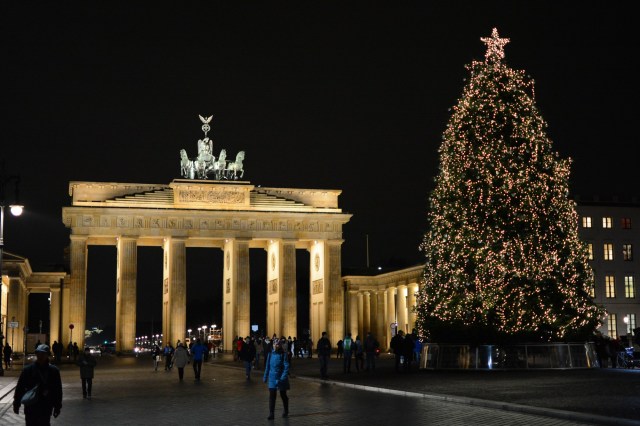 Brandenburg Gate, with a bit of Christmas.